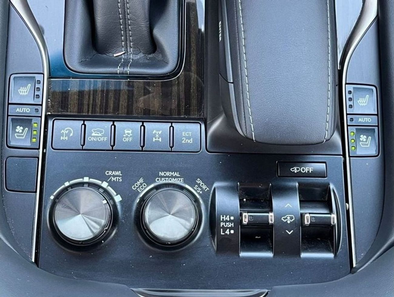 لكزس LX 570 سيجناتشر