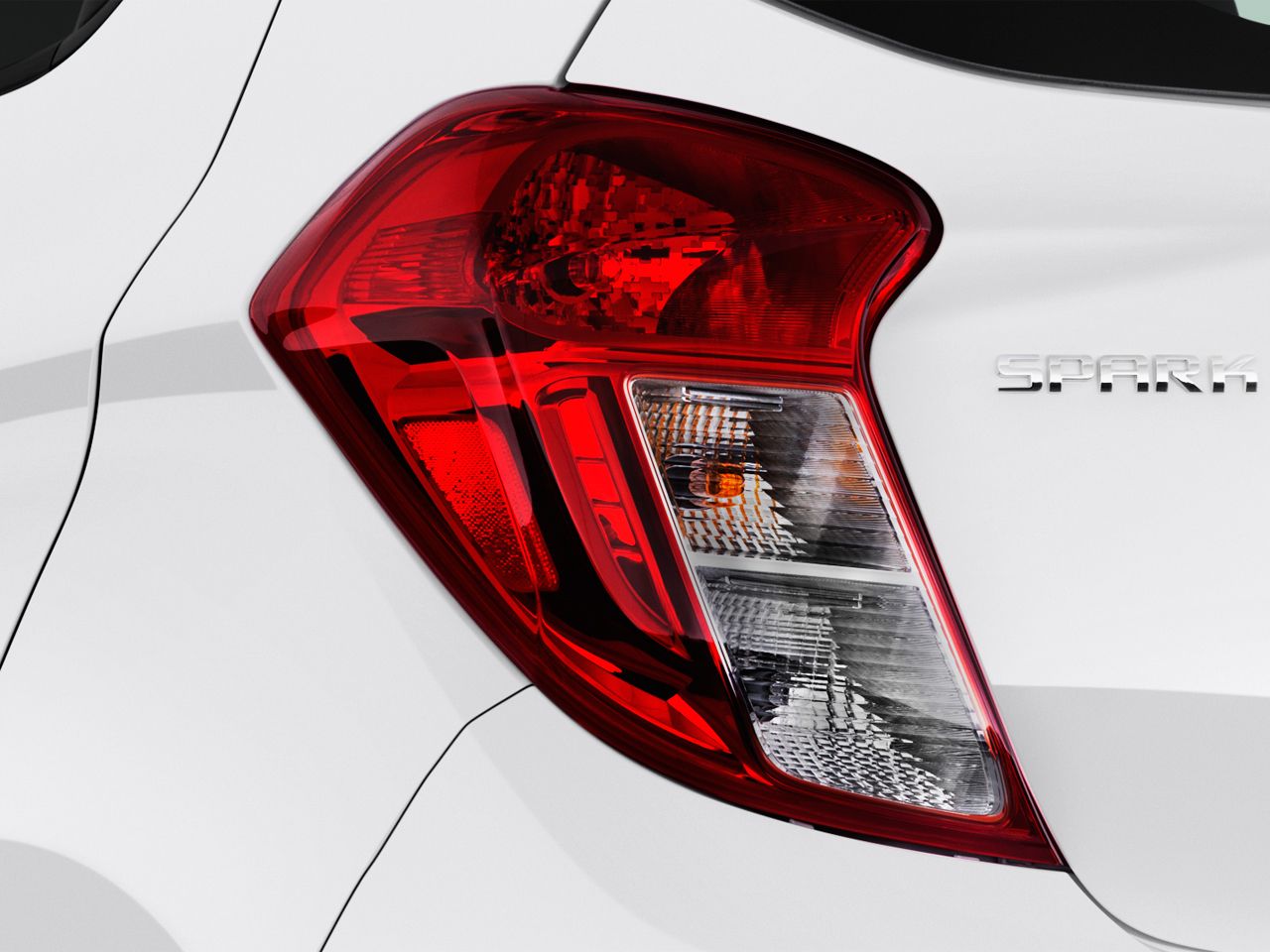 شيفروليه سبارك exterior - Tail Light