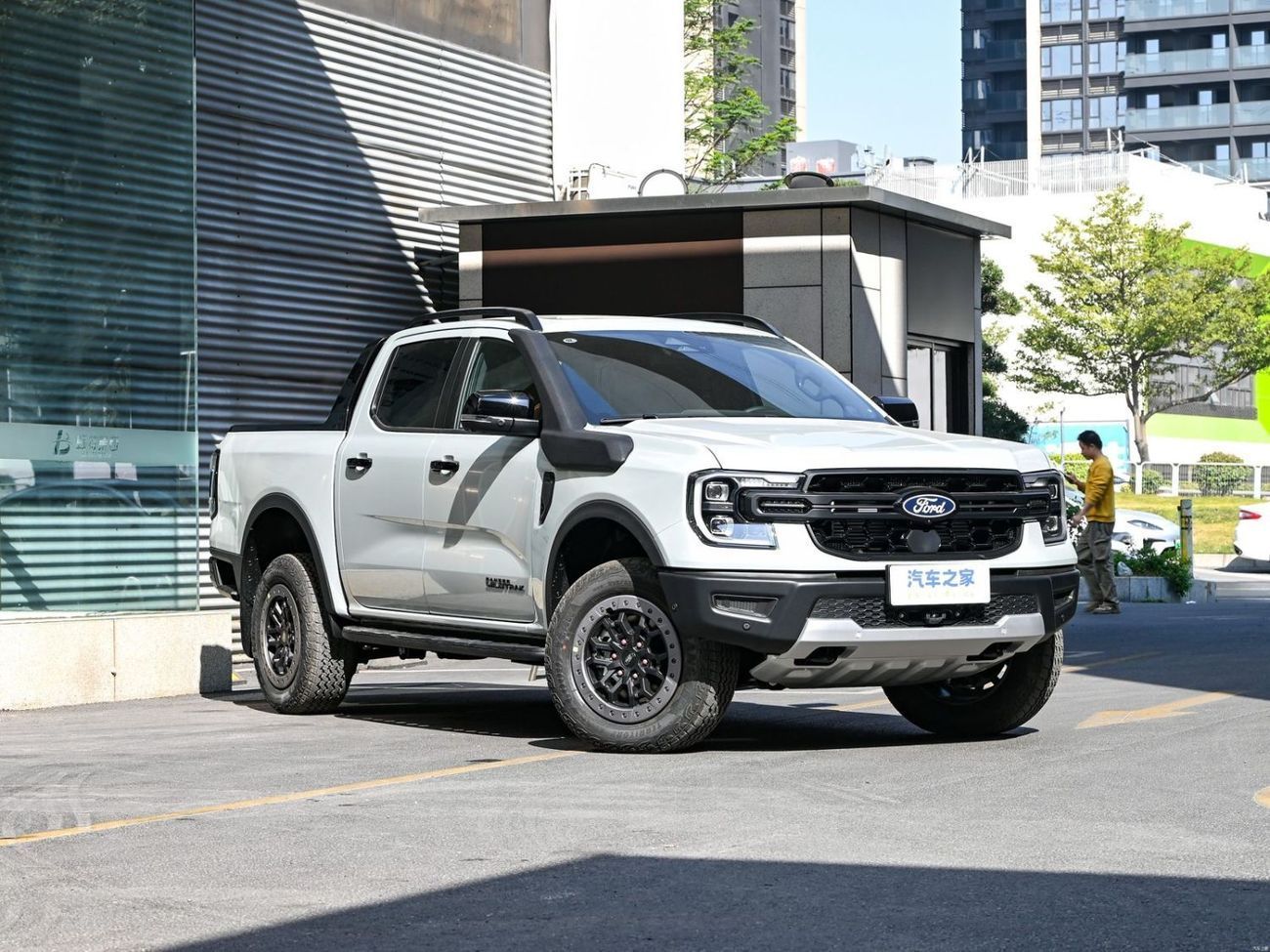 فورد رانجر Wildtrak 4x4 Petrol 255HP - Sand Special Edition