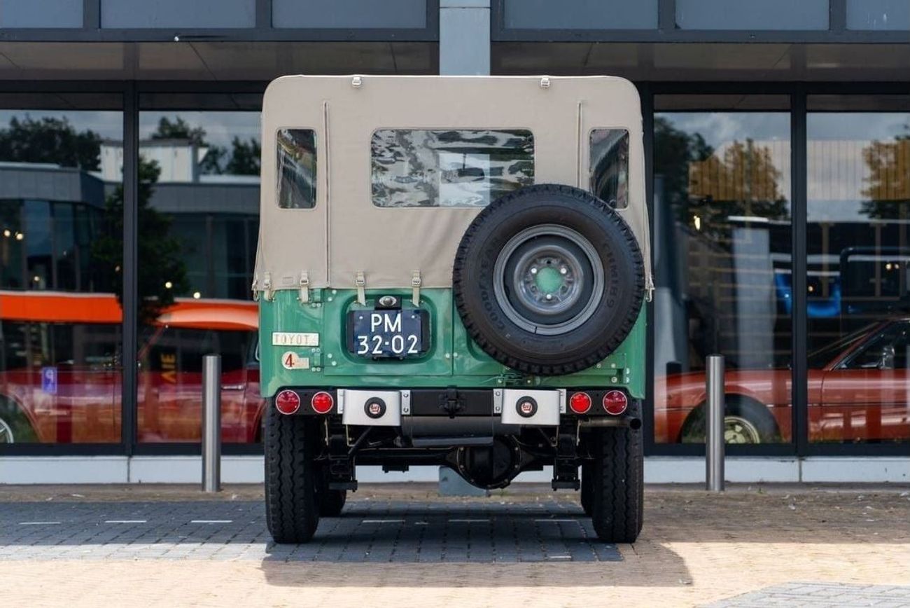 Toyota FJ Cruiser FJ-40
