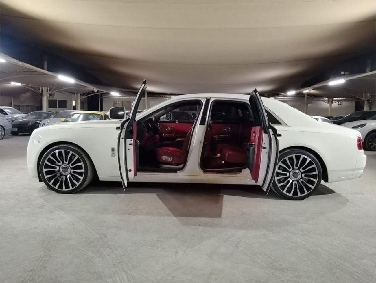 رولز رويس جوست ROLLS ROYCE GHOST 6.6L 2011 | TWO-TONE EXTERIOR | 22 INCH MANSORY RIMS | REAR ENTERTAINMENT