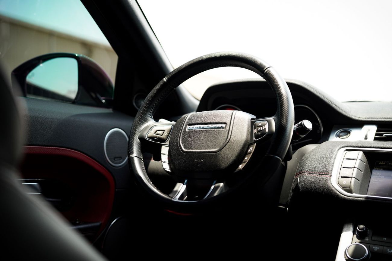 لاند روفر رانج روفر إيفوك HSE Dynamic 2.0L (5 Door)