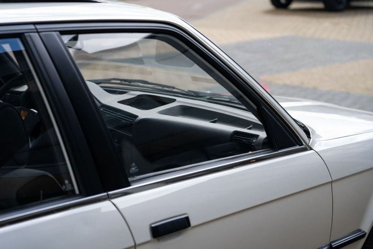 بي أم دبليو 325 E30