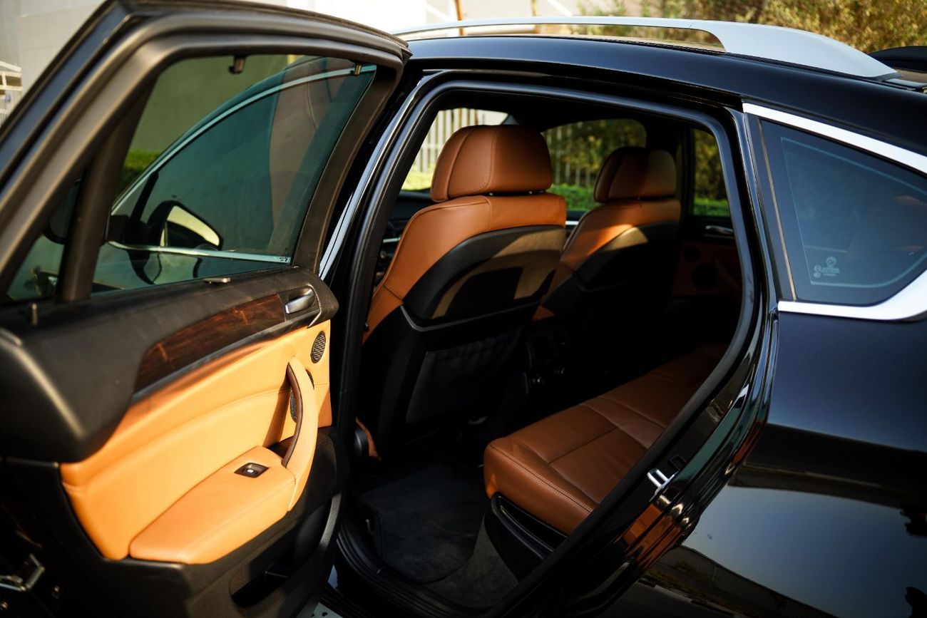 بي أم دبليو X6 50i Exclusive 4.4L