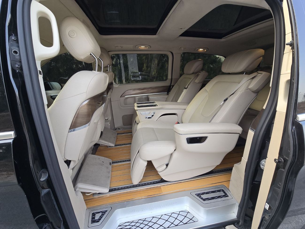 مرسيدس بنز V 250 Std 2.1L MERCEDES V-250 FULL OPITION // PERFECT CONDITION // VIP SEATS // SUNROOF