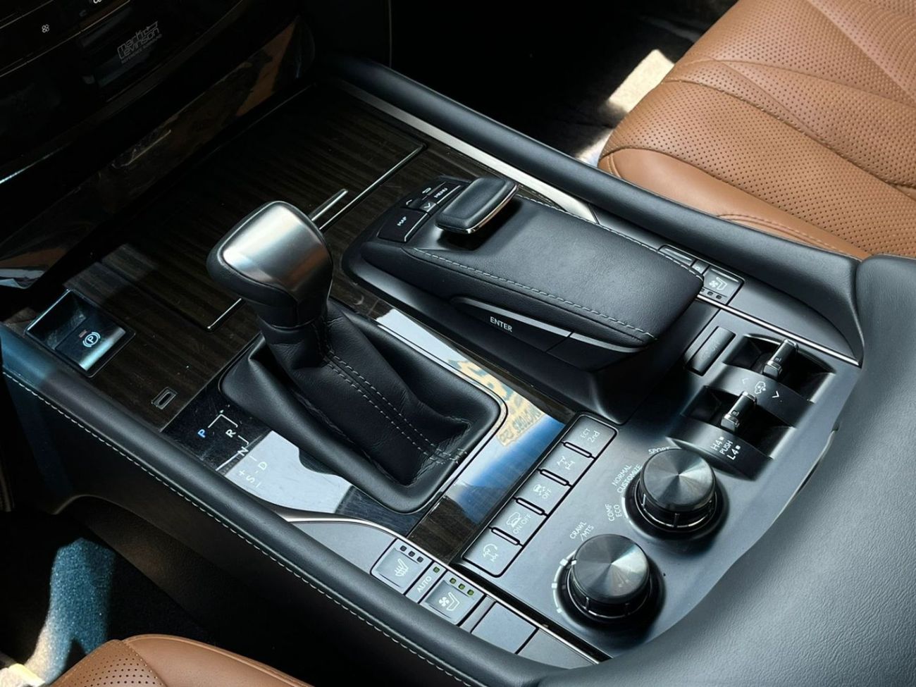 لكزس LX 570 LEXUS SIGNATURE BLACK EDITION