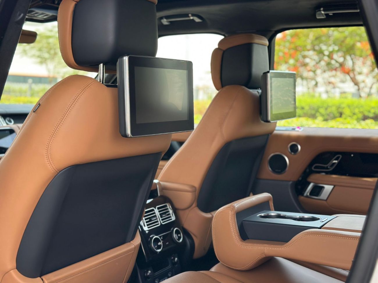 لاند روفر رينج روفر Range Rover Vouge UAE Edition Autobiography / 2021 / GCC / P 400 / Perfect Condition / 3,465 AED Mon
