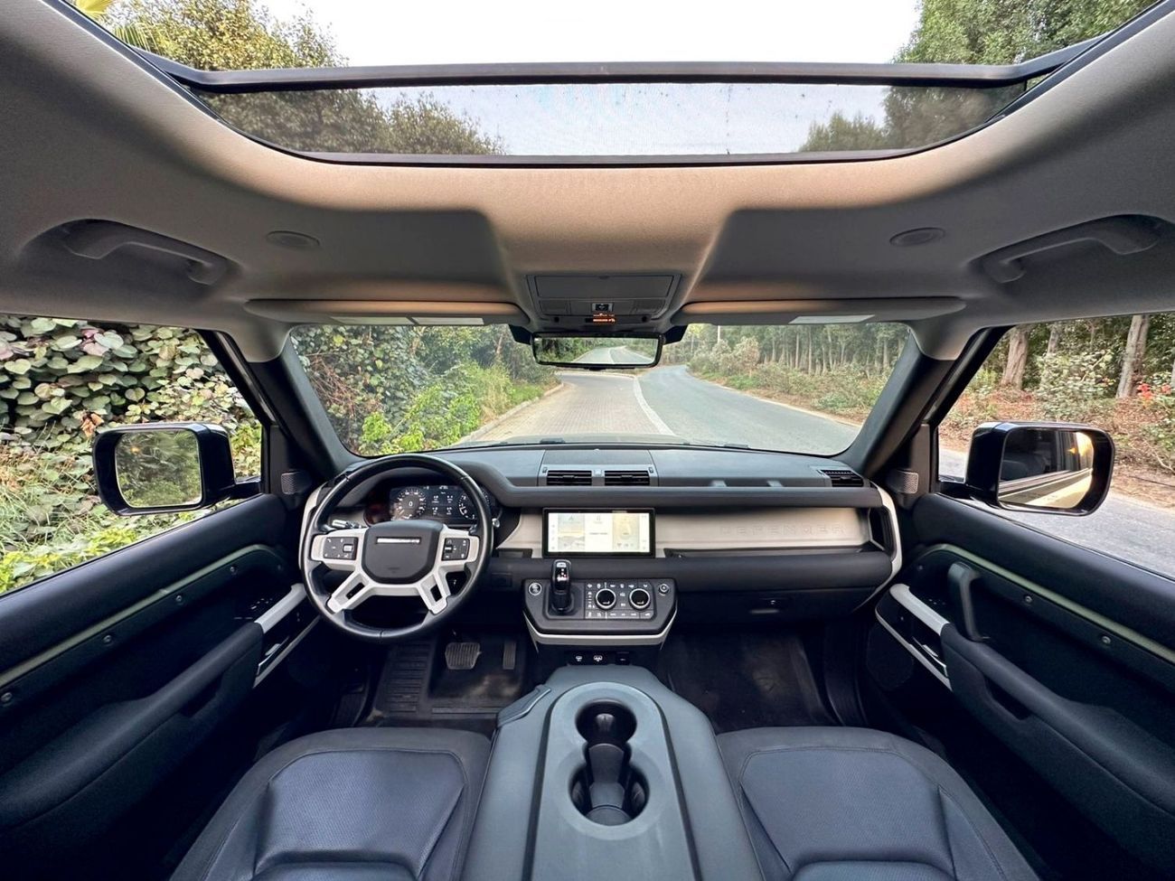 لاند روفر ديفندر P400 90 First Edition 3.0L (6 Seater)