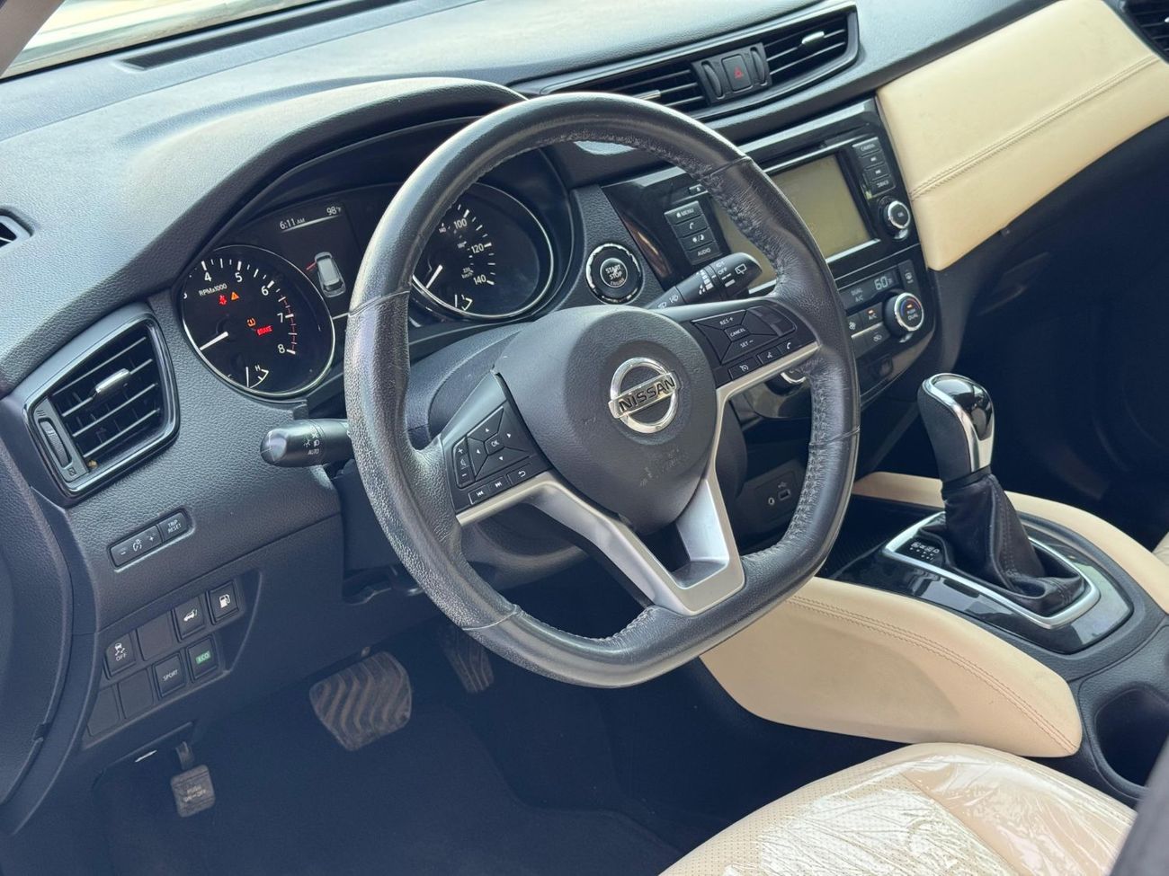 نيسان روج SV 2.5L / BLIND SPOT / RADAR / BIG SCREEN / IN PERFECT CONDITION