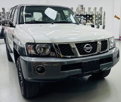 نيسان باترول سوبر سفاري Brand new .. Manuel .. V6 .. Super Safari