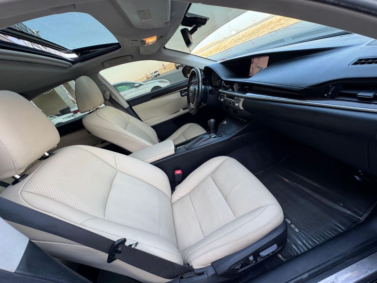 لكزس ES 350 Platinum 3.5L V6 / FULL OPTION / PARKING SENSORS / BLIND SPOTS / IN PERFECT CONDITION