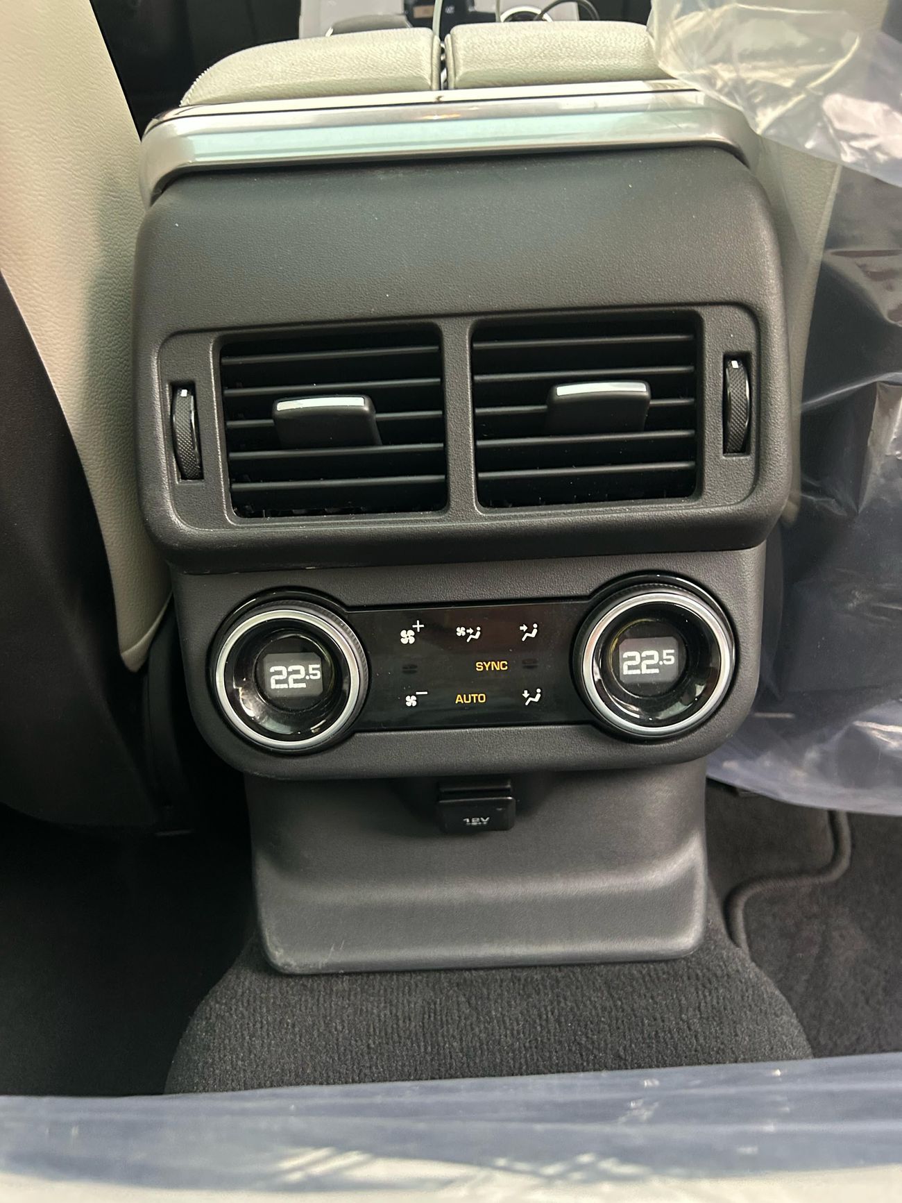 لاند روفر رينج روفر فيلار R-Dynamic 3.0L AWD