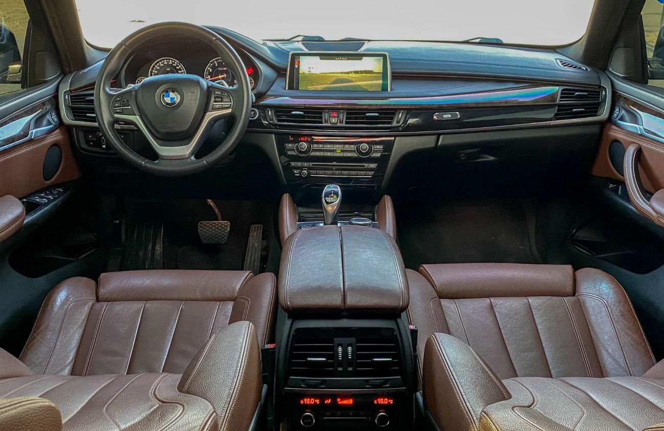 بي أم دبليو X6 50i Exclusive 4.4L BMW X6 xDrive50i 2016 – V8, 4.4L, GCC, Original Paint, Accident-Free, Excellent C