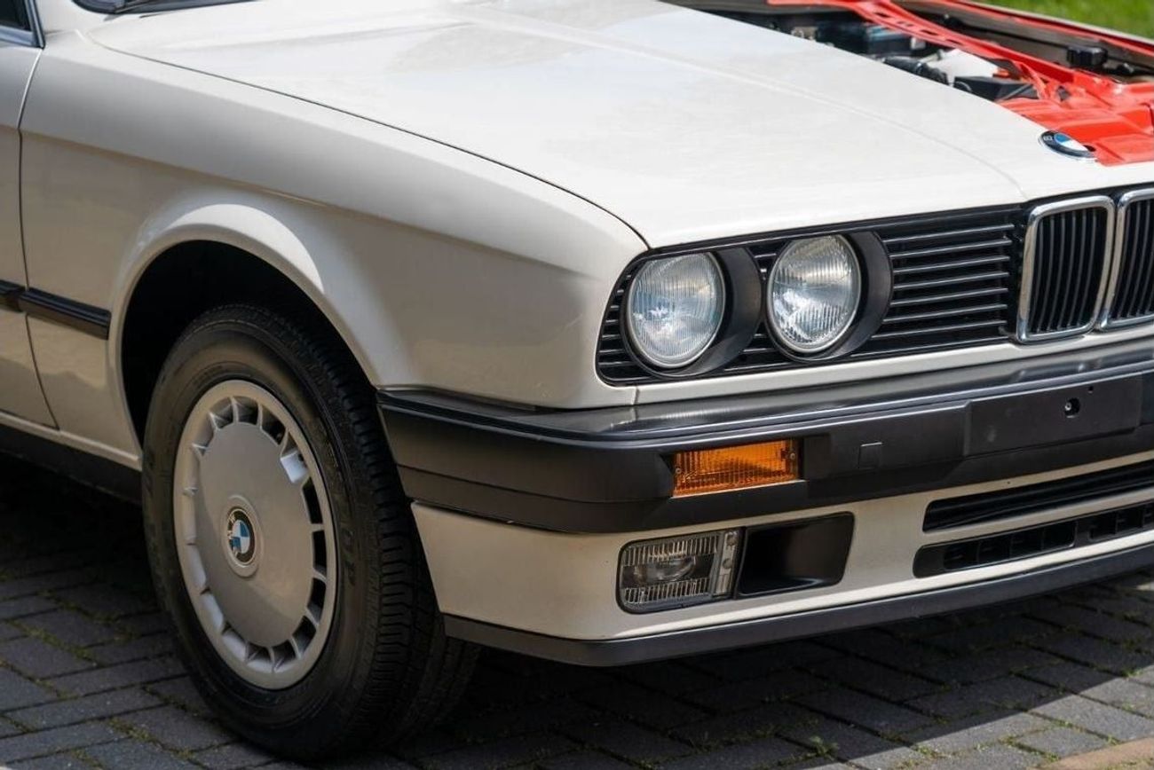 بي أم دبليو 325 E30