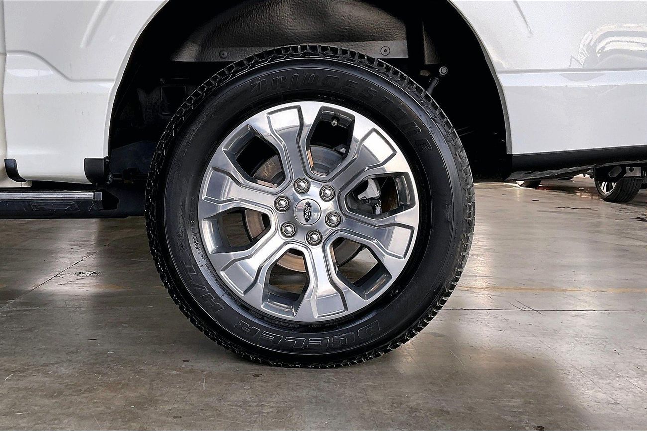 Ford F 150 Platinum FX4 - Super Crew | Guaranteed Warranty | 0 Down Payment