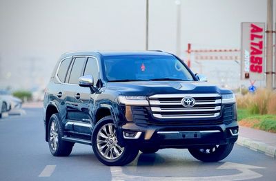 Toyota Land Cruiser 2015 GXR V6 Facelift To 2024 Ship Exterior and Interior Both Upgrade Full Option