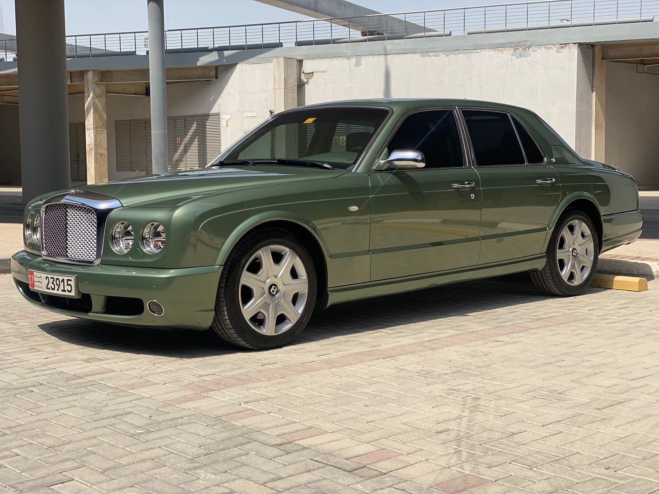 Bentley Arnage Mulliner Spec with only 11.000 km unique colour combo