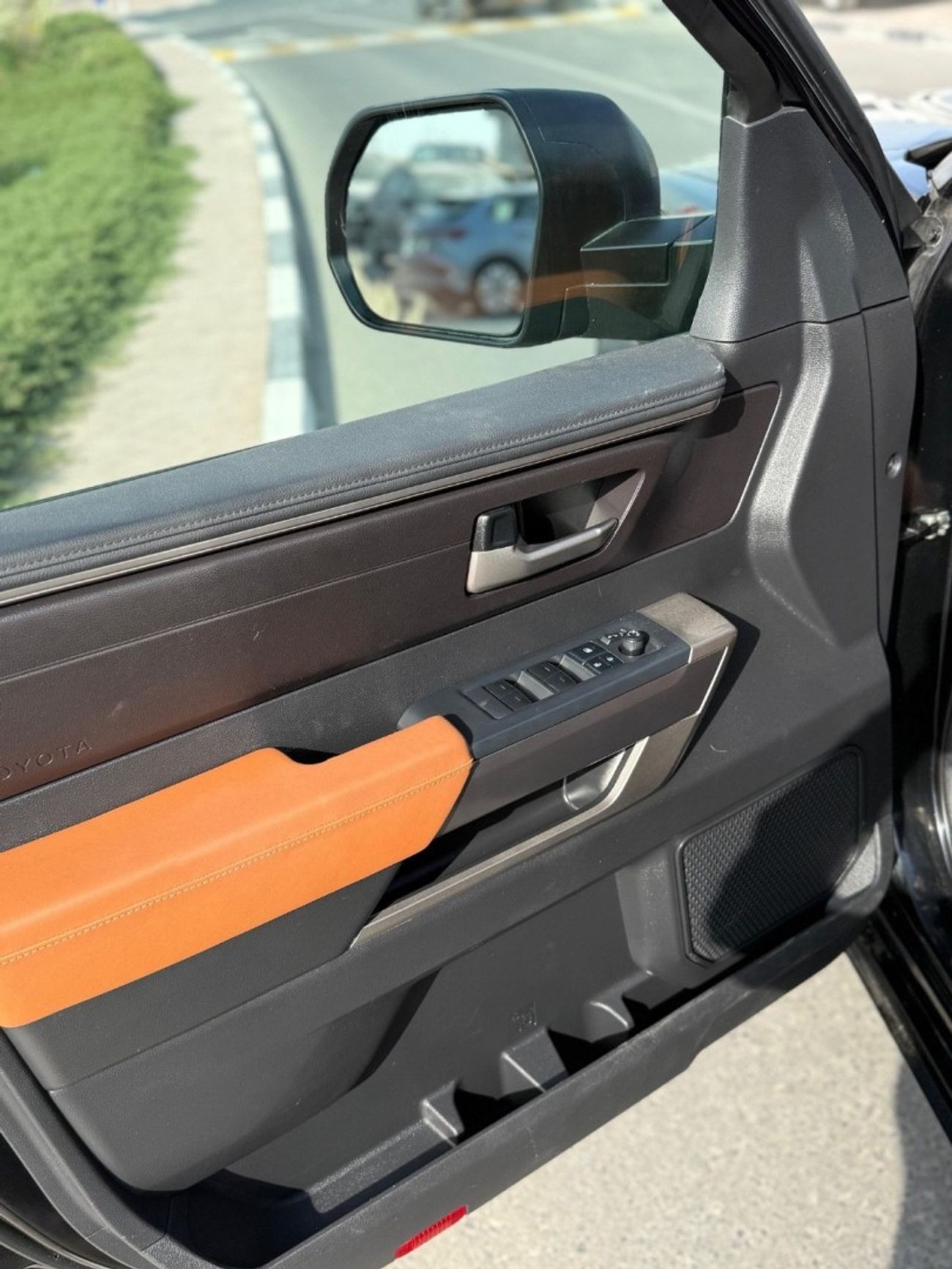 تويوتا تاندرا Toyota Tundra CREWMAX SR5 4WD
