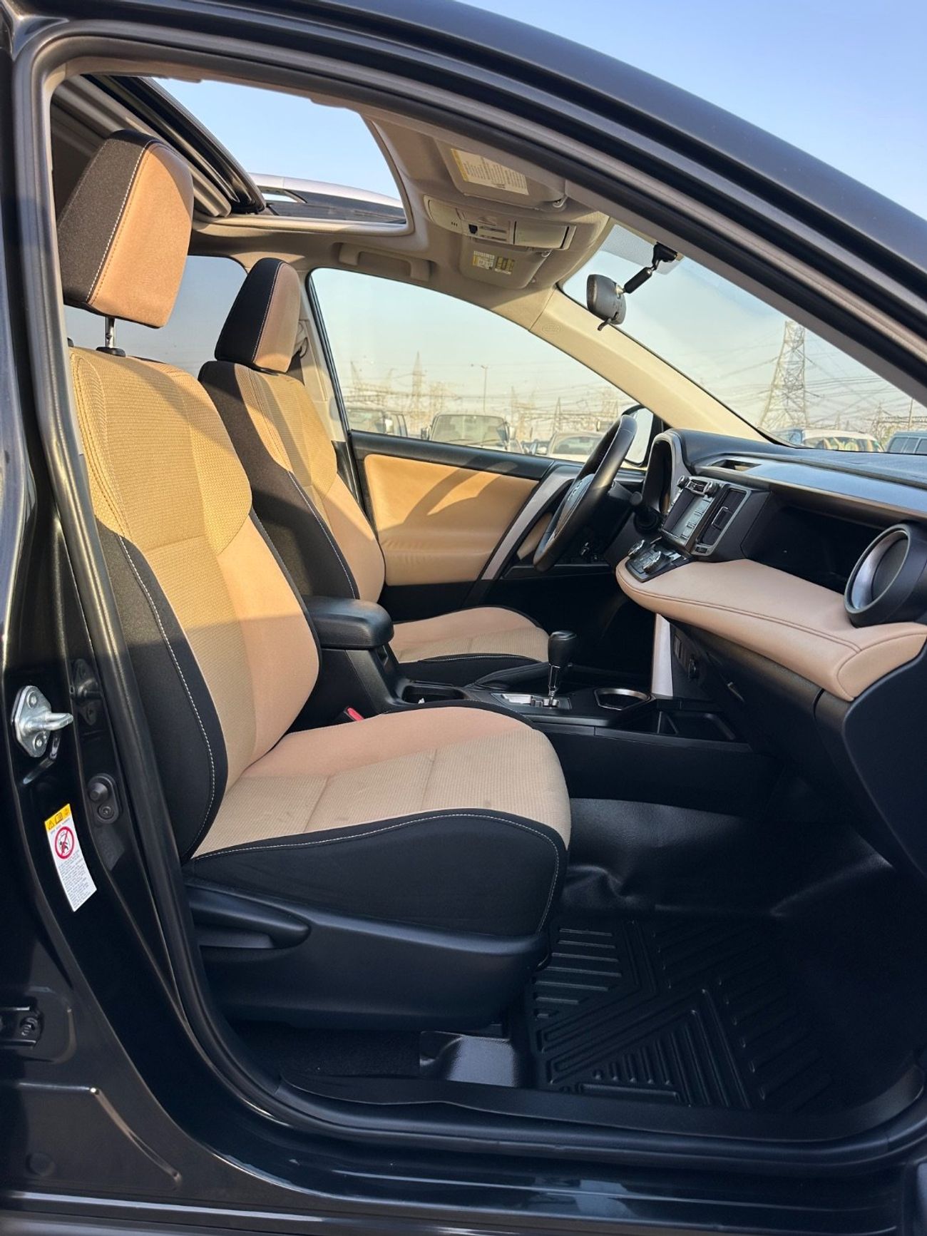 تويوتا راف ٤ Hybrid XLE Sunroof, push start full option
