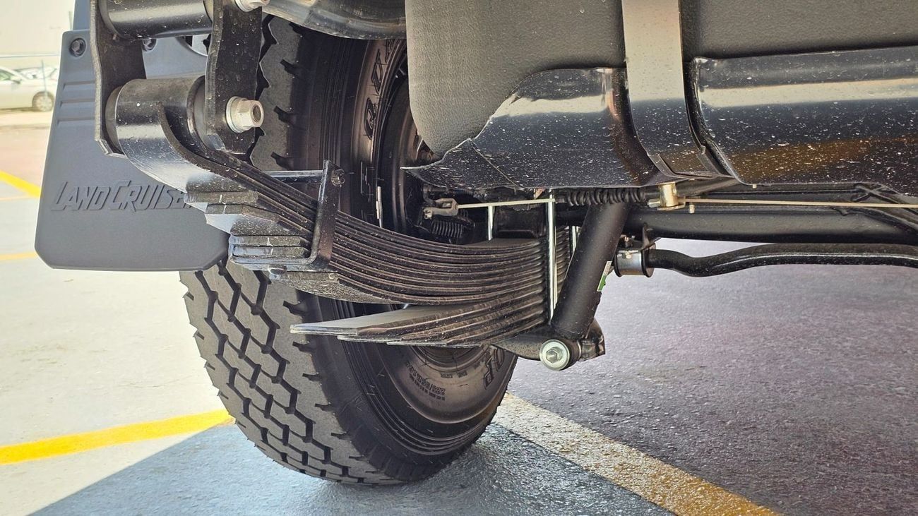 Toyota Land Cruiser Pick Up PICKUP DLX Winch 4.0L
