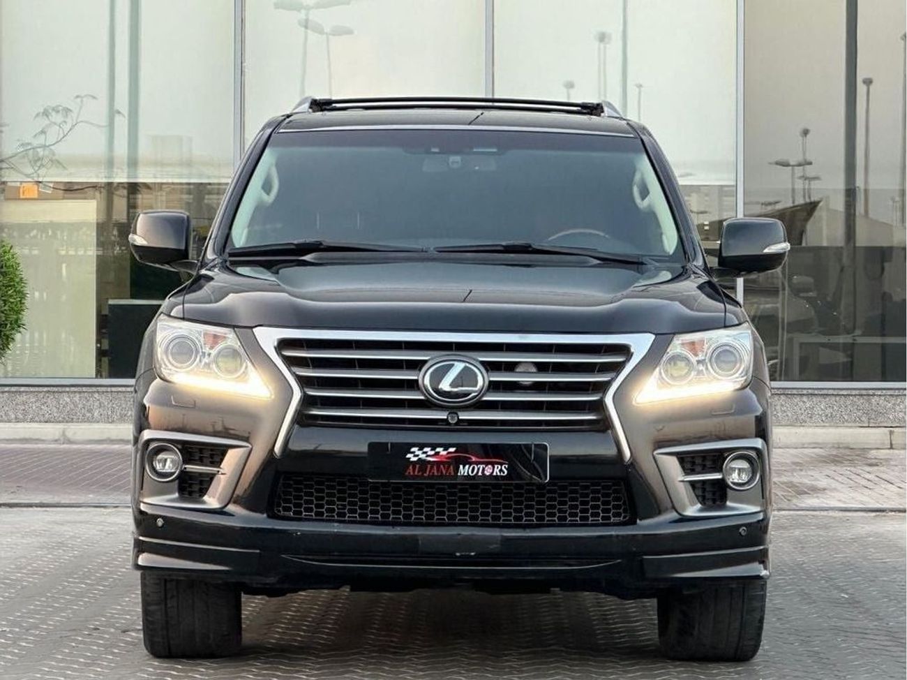 لكزس LX 570 Platinum 5.7L LEXUS LX570 GCC 2015 PERFECT CONDITION INSIDE OUT SIDE
