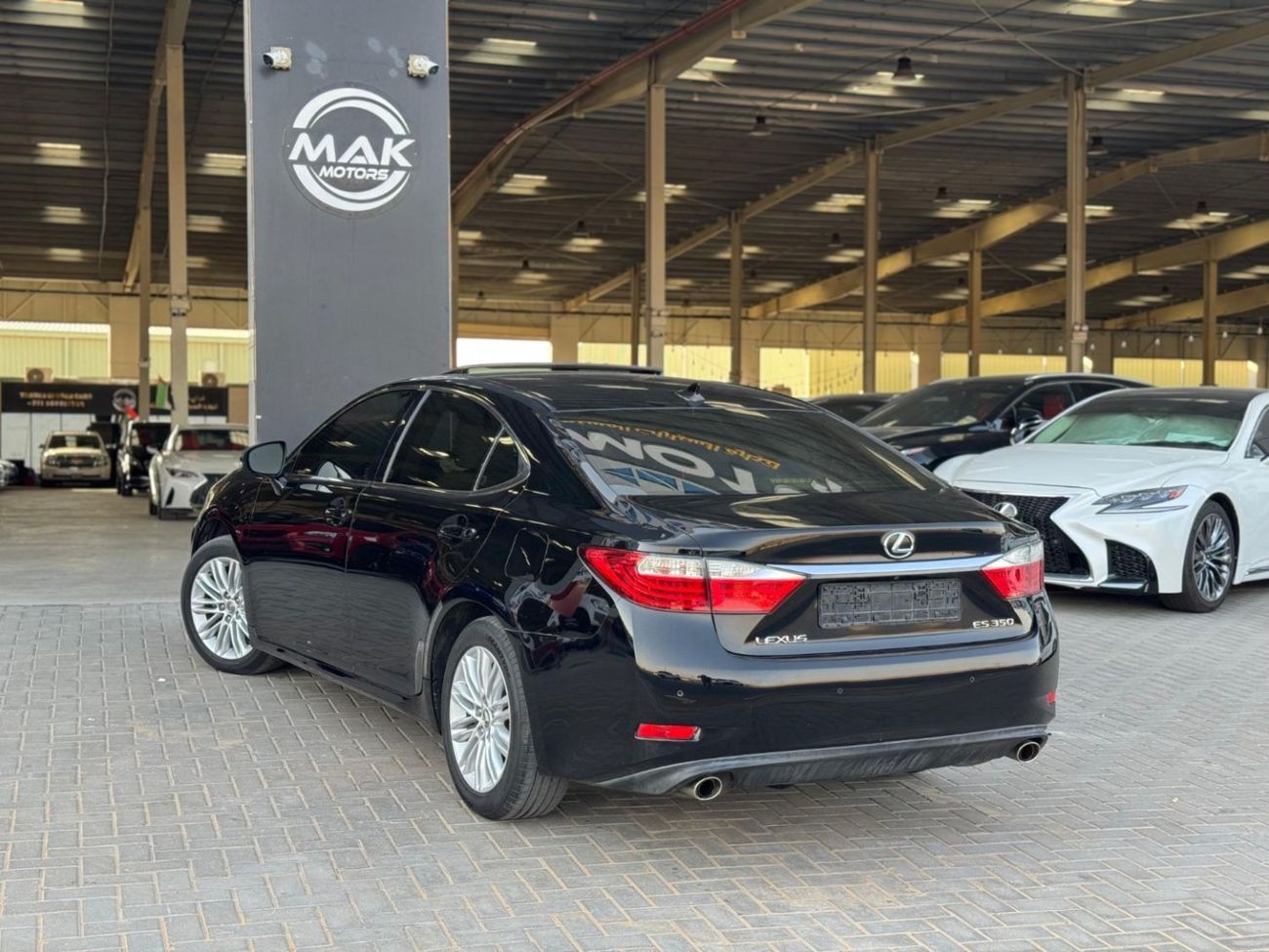 لكزس ES 350 Platinum 3.5L V6 / FULL OPTION / PARKING SENSORS / BLIND SPOTS / IN PERFECT CONDITION