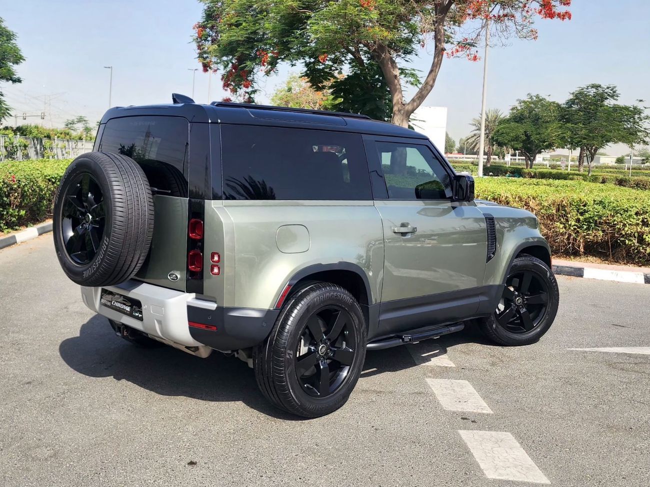 لاند روفر ديفندر P400 90 First Edition 3.0L (6 Seater)