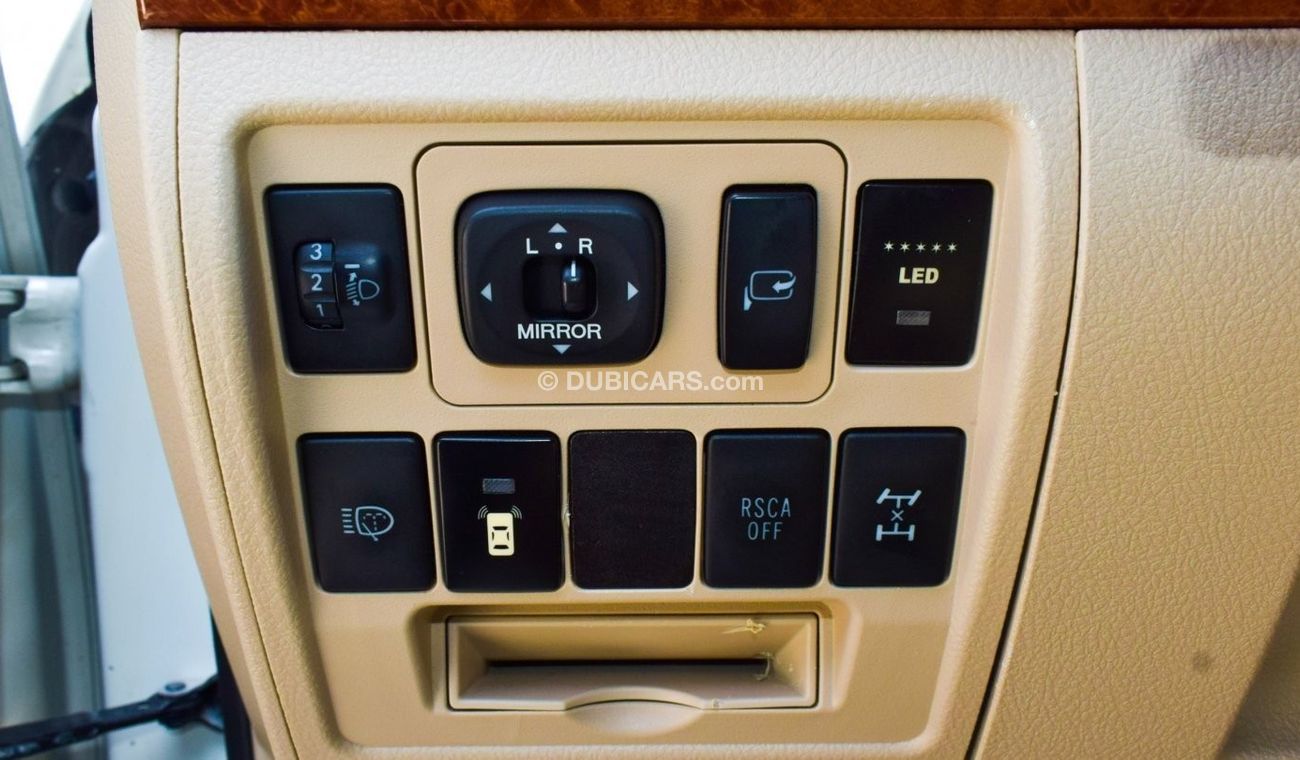 Toyota Land Cruiser GXR V6