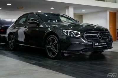 Mercedes-Benz E300 HYBRID - IN ITS EXCELLENT CONDITION!!!