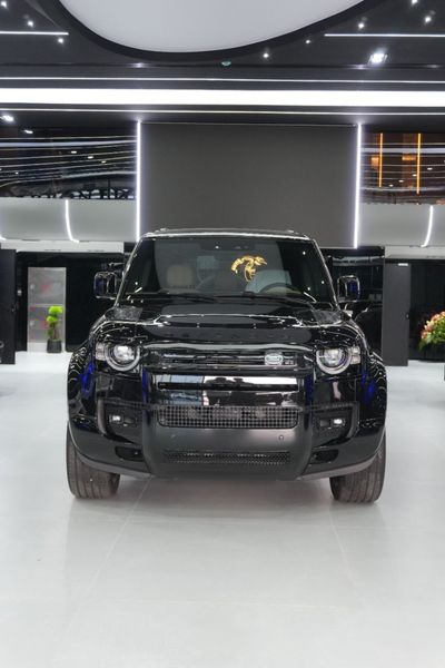لاند روفر ديفندر Defender X - V8 - Full BLACK EDITION - 2025