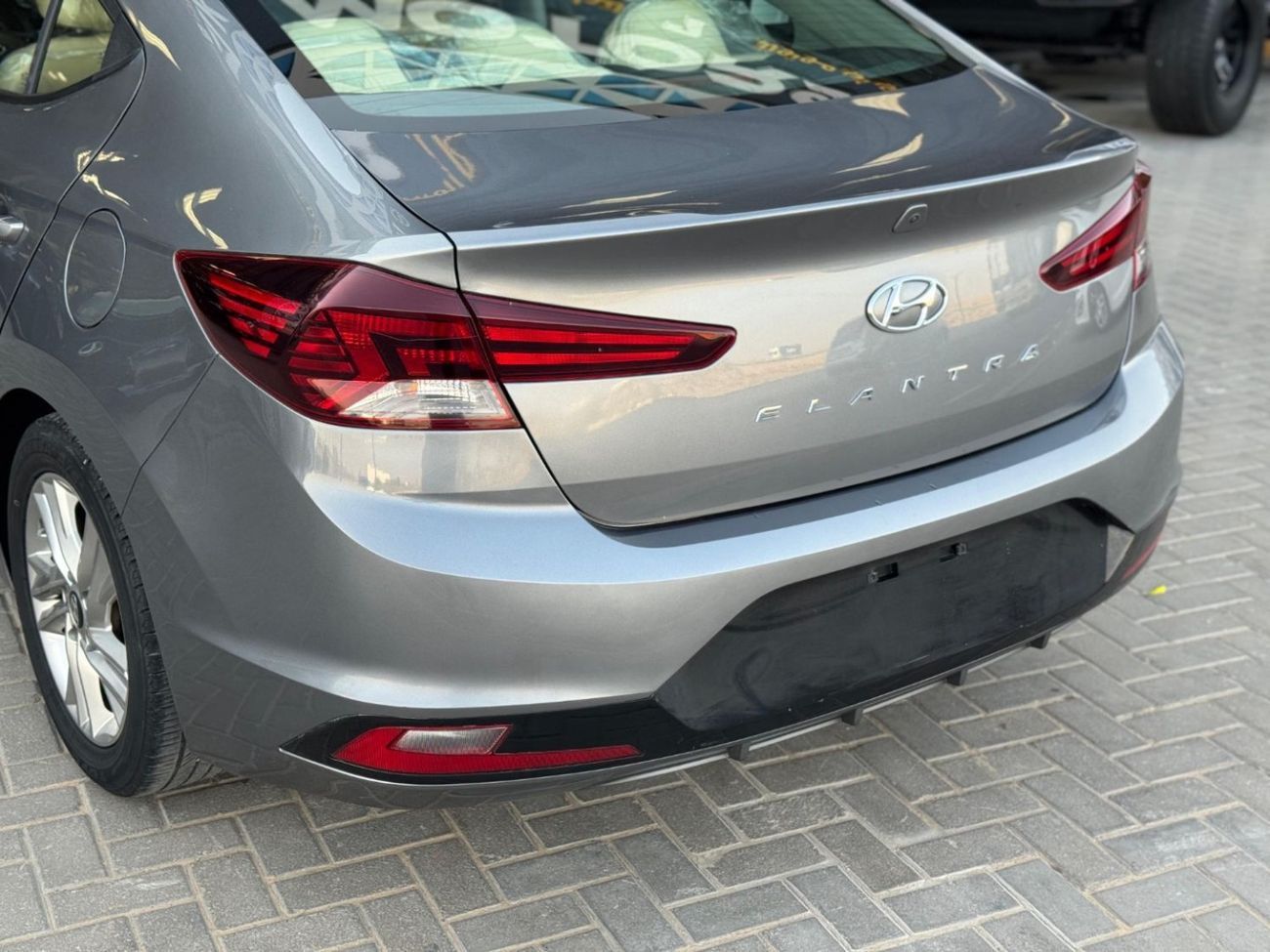 هيونداي إلانترا GL 2.0L SEL / V4 2.0L / RADAR / ROAD ASSIST / BLIND SPOT / IN PERFECT CONDITION