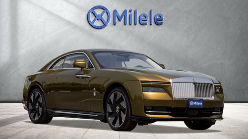 Rolls-Royce Spectre EV: ILLUMINATED GRILLE, STARLIGHT HEADLINER, REAR SEAT COMFORT PACKAGE