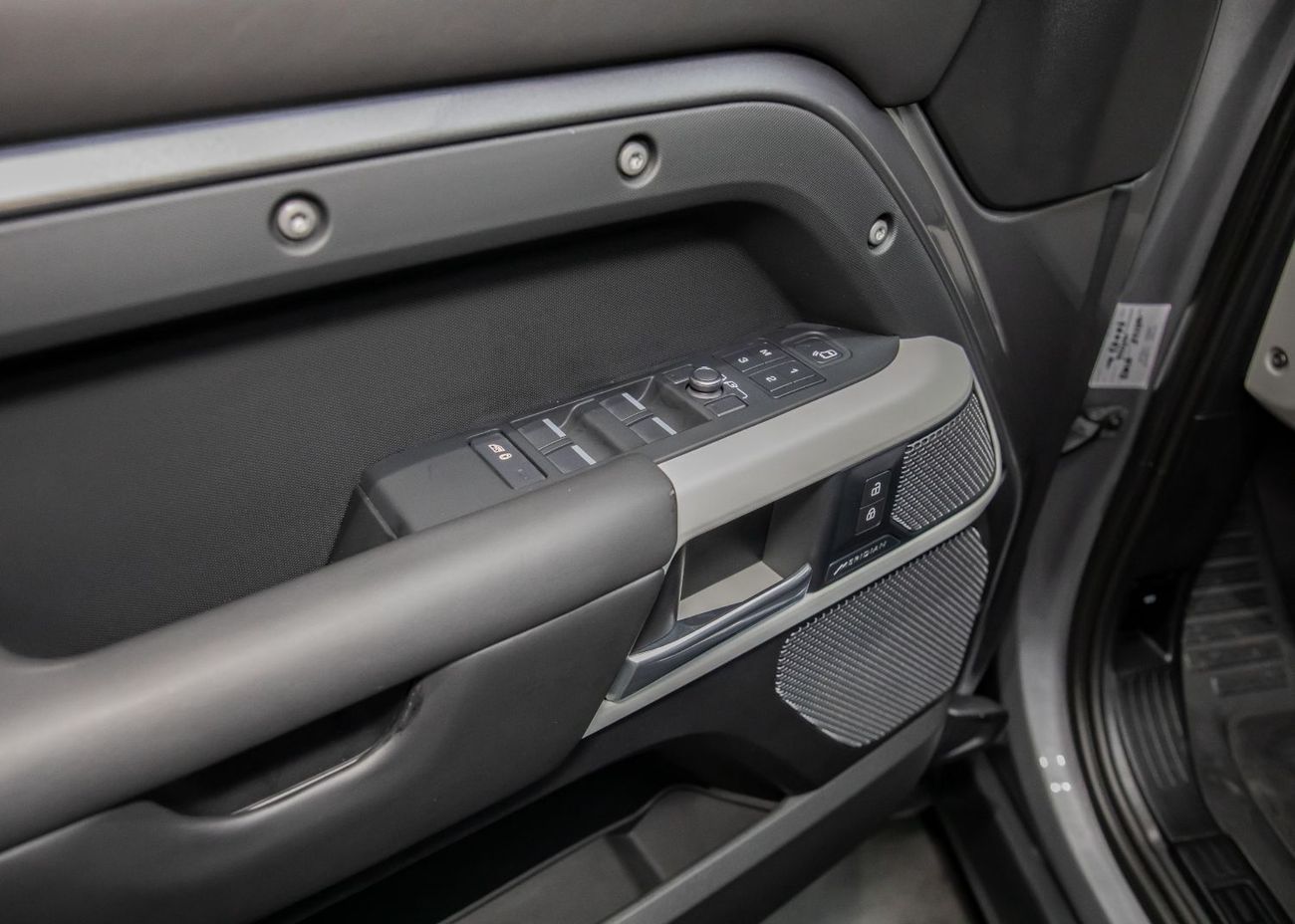 لاند روفر ديفندر P400 110 HSE 3.0L (5 Seater) 5,695x60 • 0% DP • 2022 Land Rover Defender 110 P400 HSE • Land Rover W