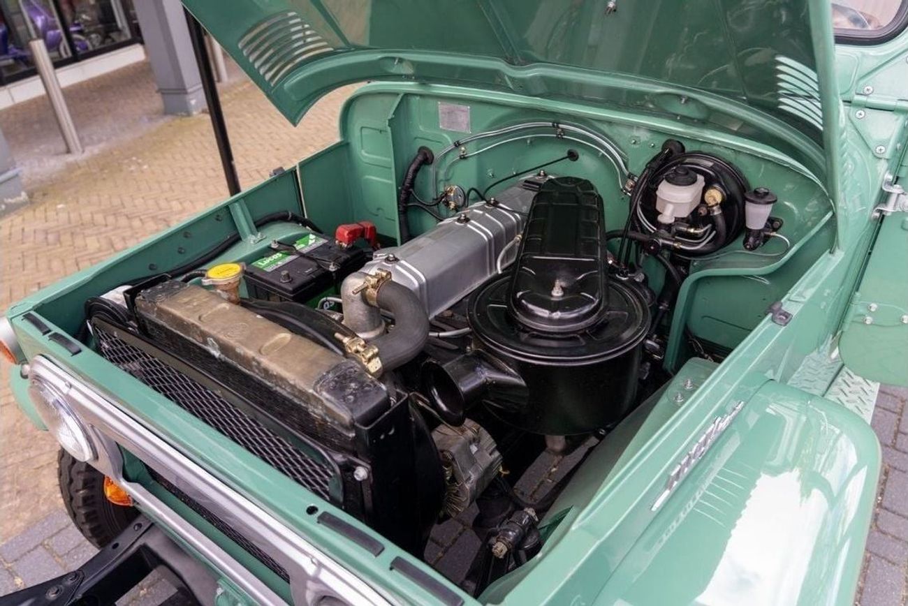 Toyota FJ Cruiser FJ-40