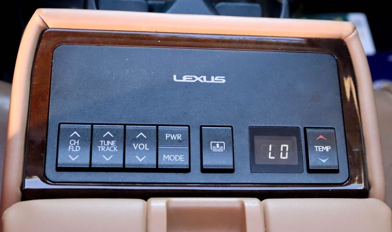 لكزس ES 350 Platinum 3.5L FWD Lexus ES350 3.5L | V6 | 2018 GCC  | Original Paint | Accident Free  Excellent Cond