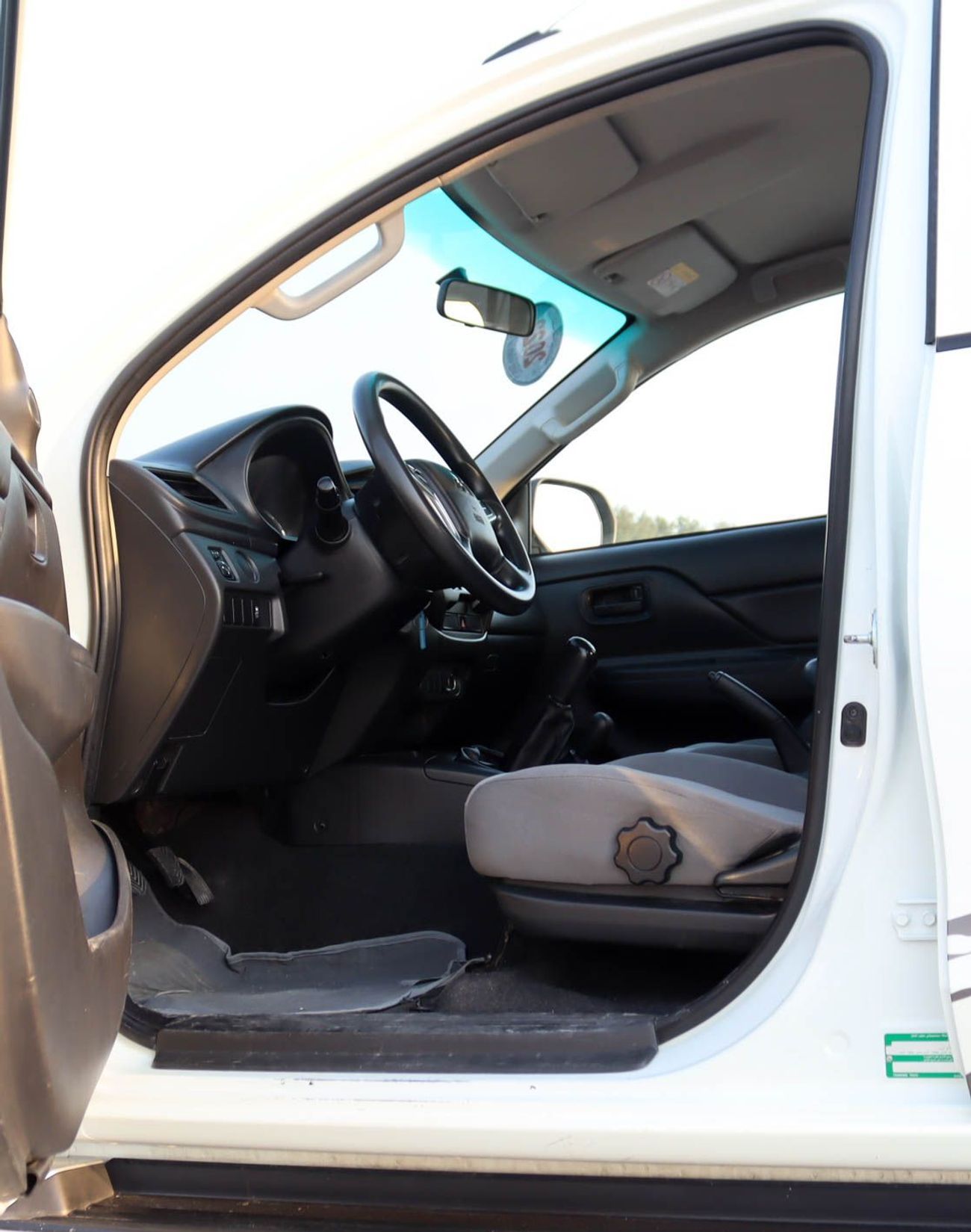 ميتسوبيشي L200 GL 2.5L Double Cab Utility 4WD Mitsubishi L200 2.4 L 4WD 2022 GCC accident-free in excellent conditi