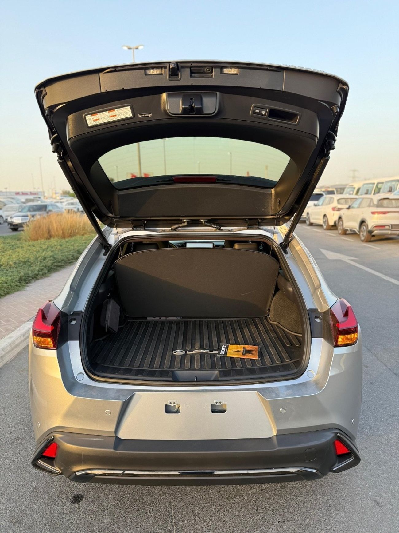 لكزس UX 250h F-Sport Hybrid handling 2023 Full Option