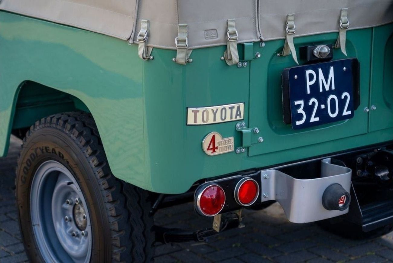 Toyota FJ Cruiser FJ-40