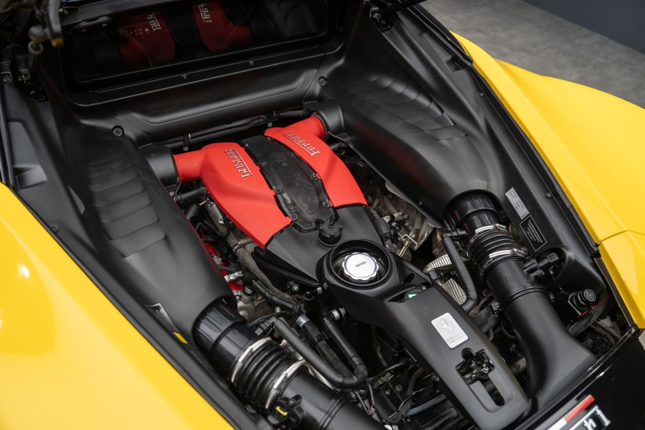 Ferrari F8 Tributo 2021 Ferrari F8 Tributo 3.8L V8 720 HP • Ferrari Warranty + Service Contract • GCC