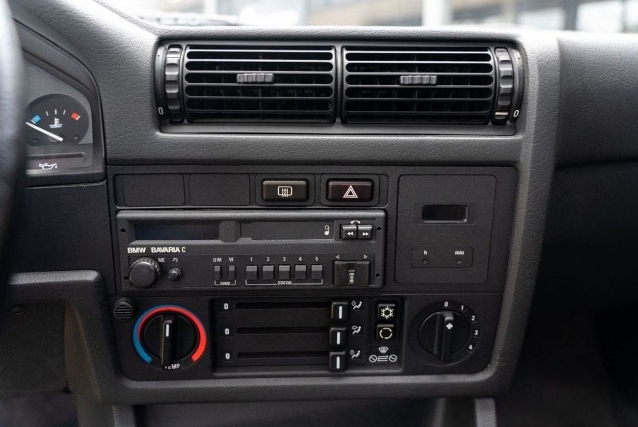بي أم دبليو 325 E30