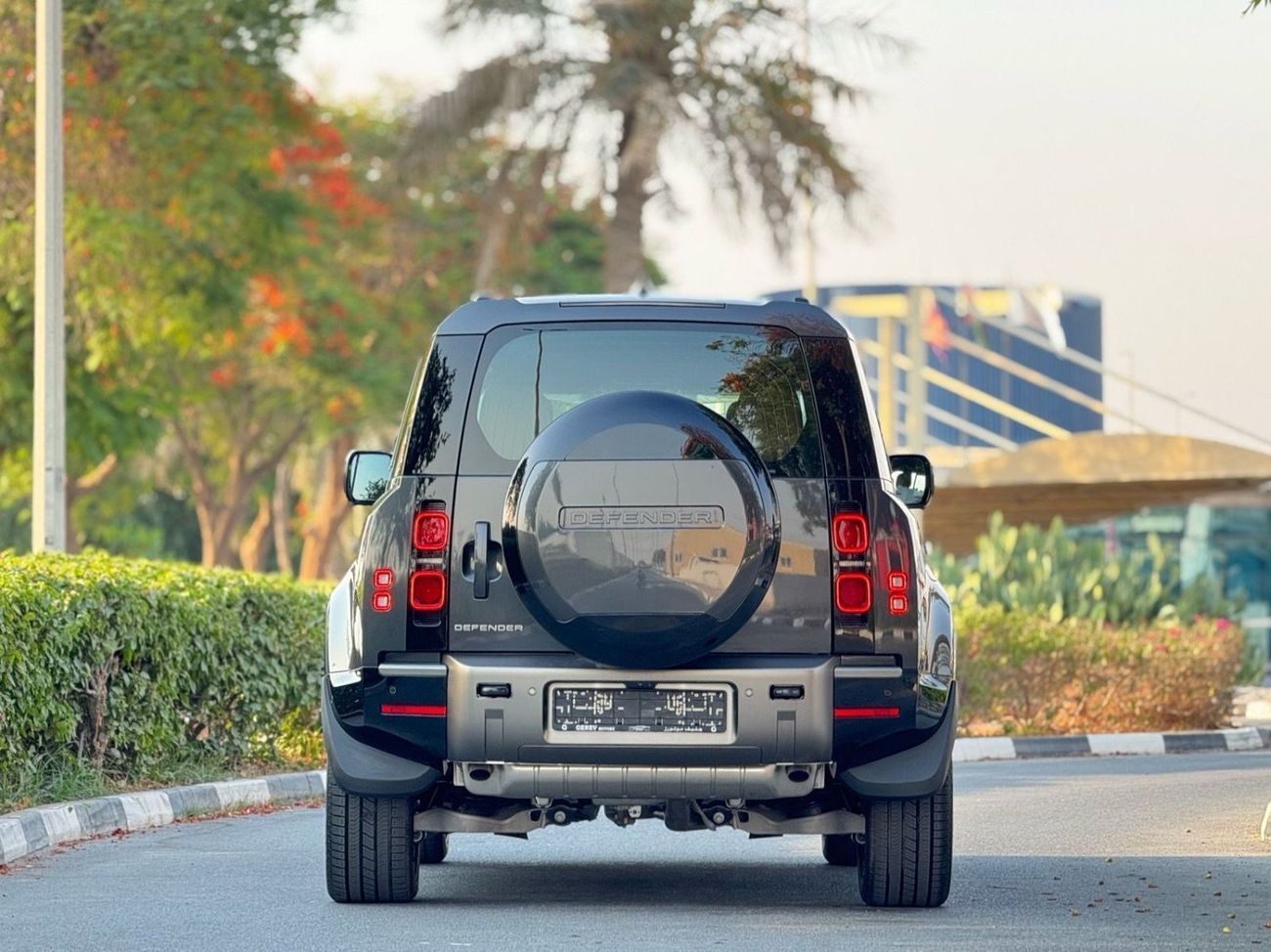 لاند روفر ديفندر P400 110 X-Dynamic HSE 3.0L (5 Seater)