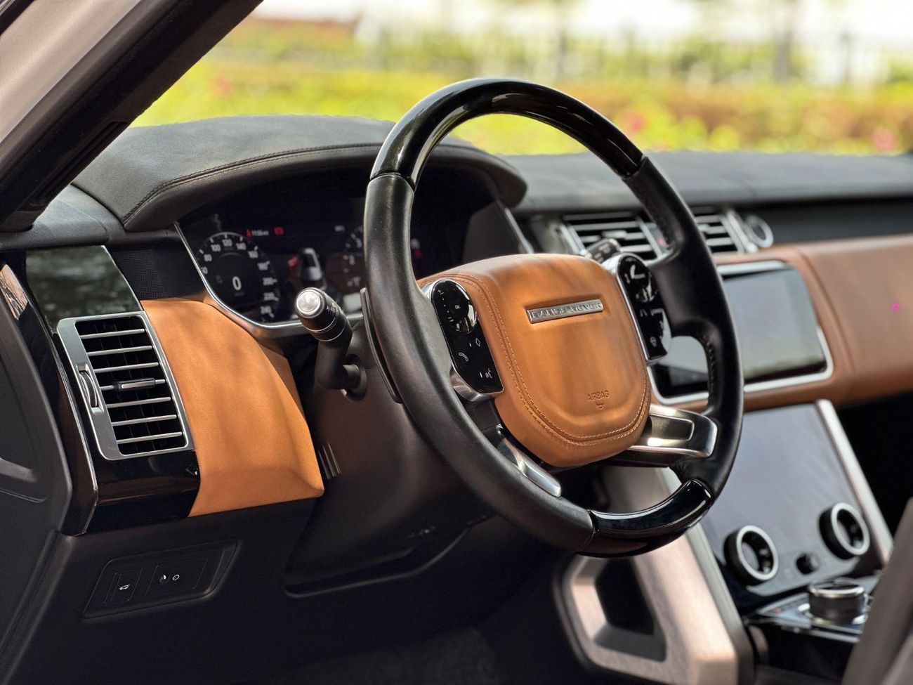 لاند روفر رينج روفر Range Rover Vouge UAE Edition Autobiography / 2021 / GCC / P 400 / Perfect Condition / 3,465 AED Mon
