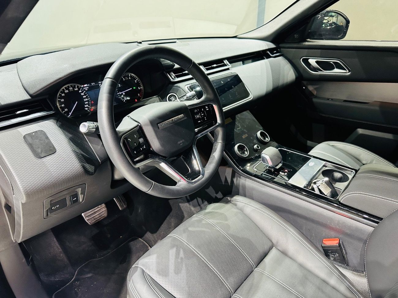 لاند روفر رينج روفر فيلار P250 R-Dynamic HSE 2.0L