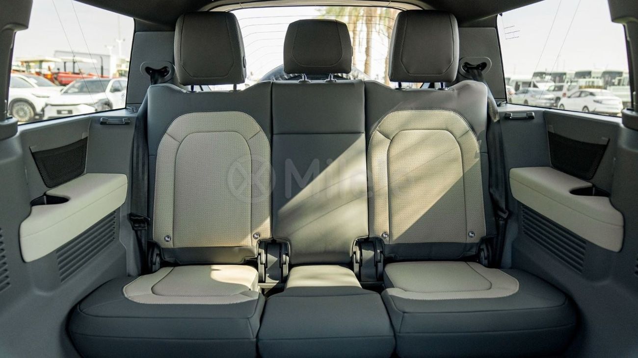 لاند روفر ديفندر 130 X-DYNAMIC HSE P400 - BLACK EXT PACKAGE, WIRELESS CHARGING, HEATED SEATS
