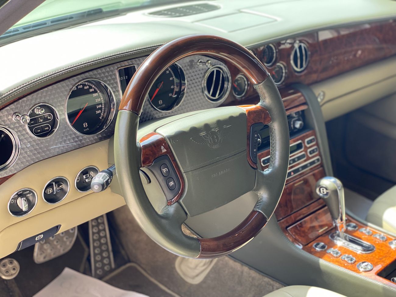 Bentley Arnage Mulliner Spec with only 11.000 km unique colour combo