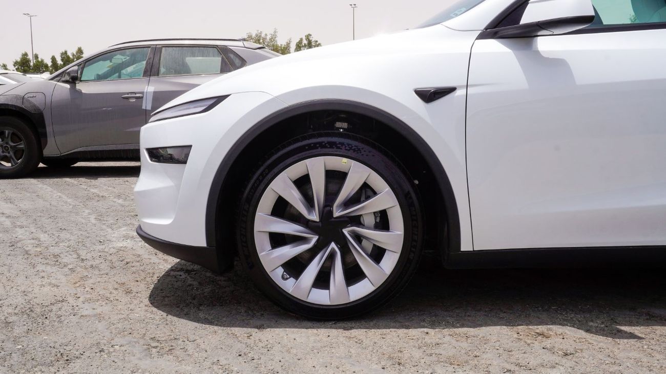 تسلا موديل Y Tesla Model Y Long Range Version/20 Inches AWD .Export Price.