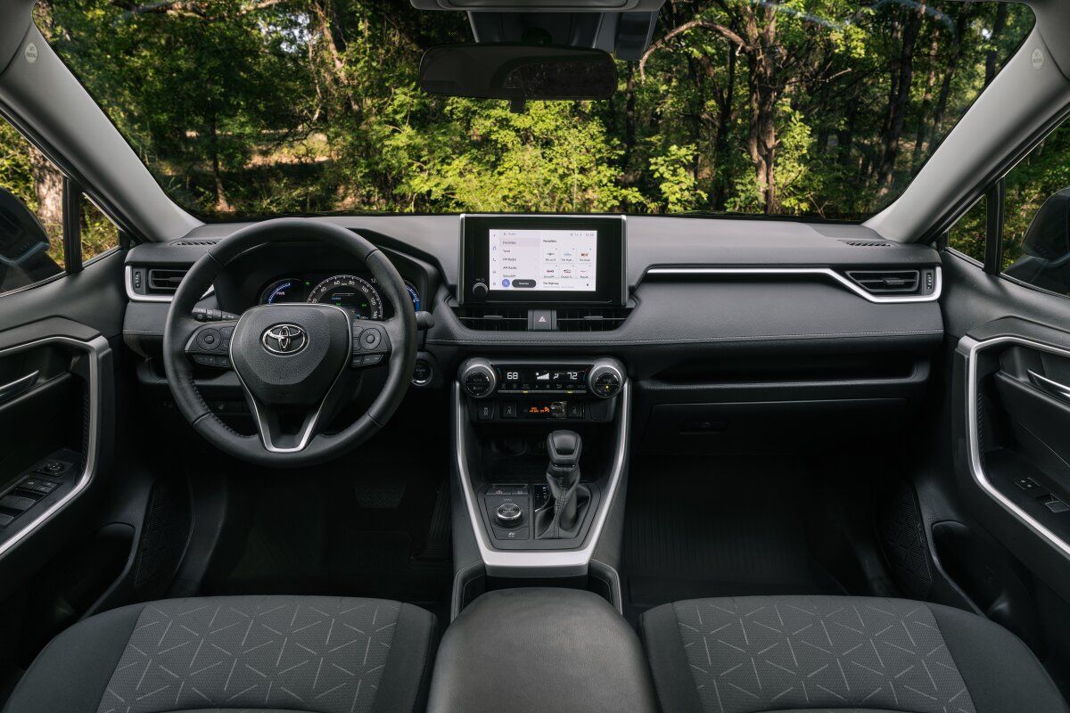 Toyota RAV4 interior - Cockpit