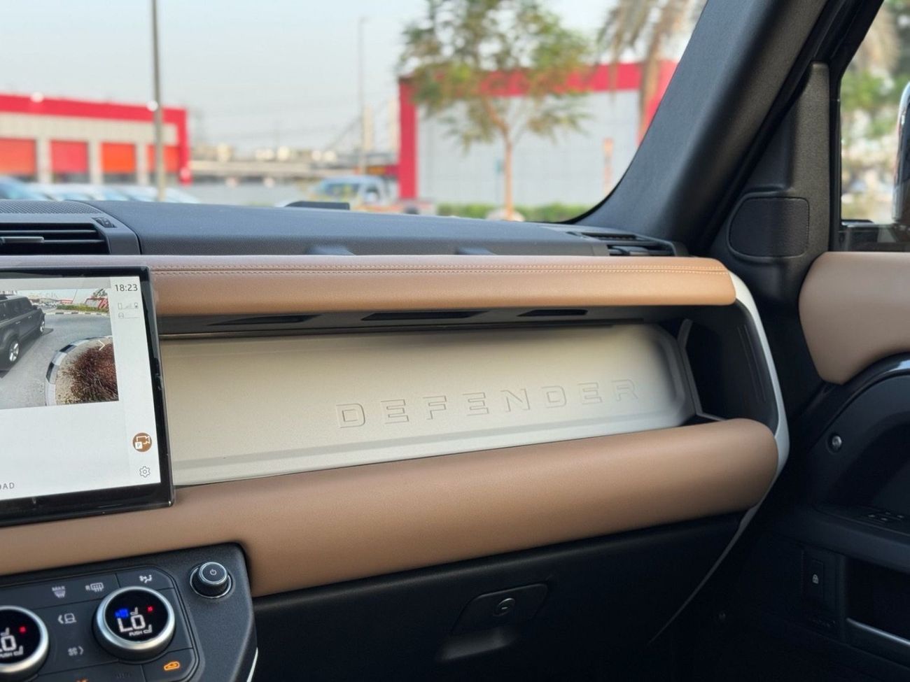 لاند روفر ديفندر P400 110 X-Dynamic HSE 3.0L (5 Seater)