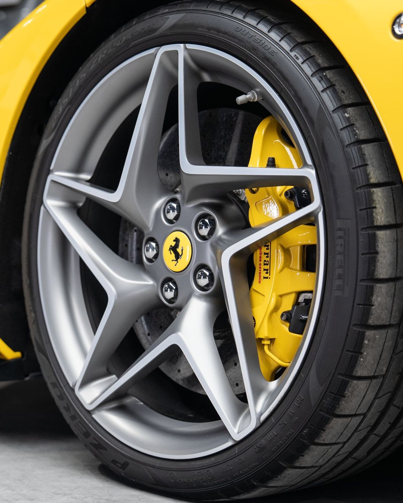 Ferrari F8 Tributo 2021 Ferrari F8 Tributo 3.8L V8 720 HP • Ferrari Warranty + Service Contract • GCC
