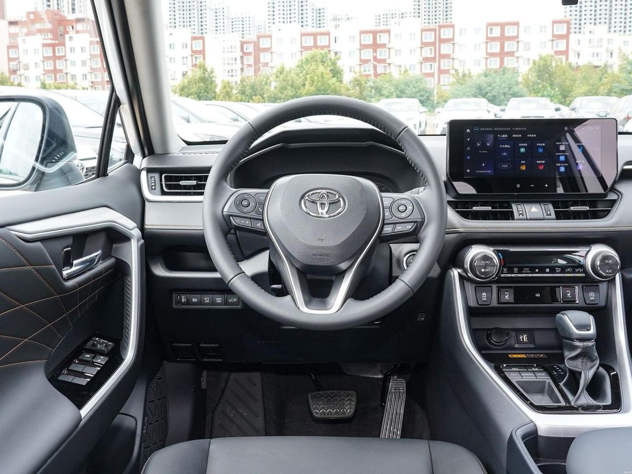تويوتا راف ٤ Hybrid Luxury 4x4 - 178HP Aut